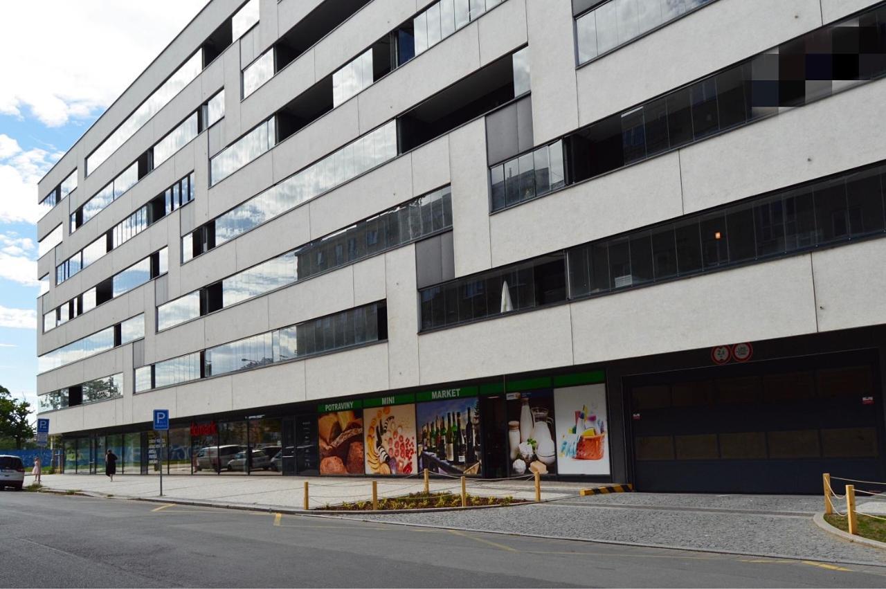 Apartment With Free Parking In Prága Kültér fotó